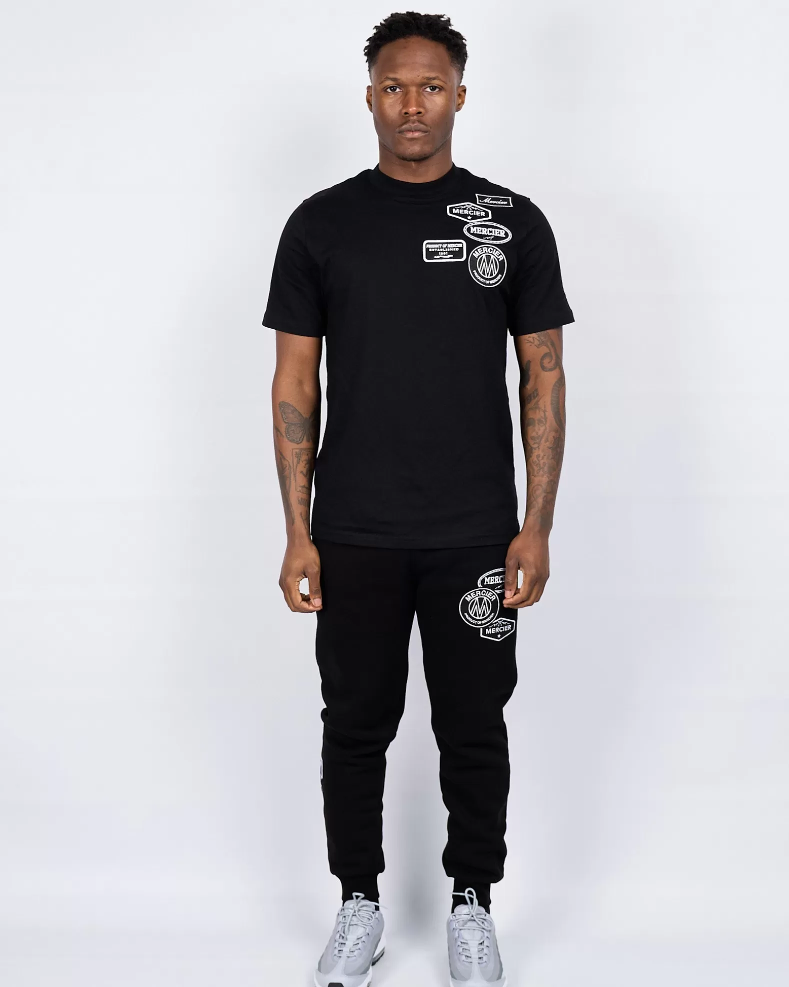 black_mono_badge_mercier_tshirt_3.webp Fashion Mercier Black Mono Badge Tshirt